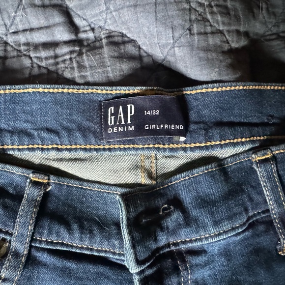 Gap dark denim girlfriend jean - Picture 3 of 3